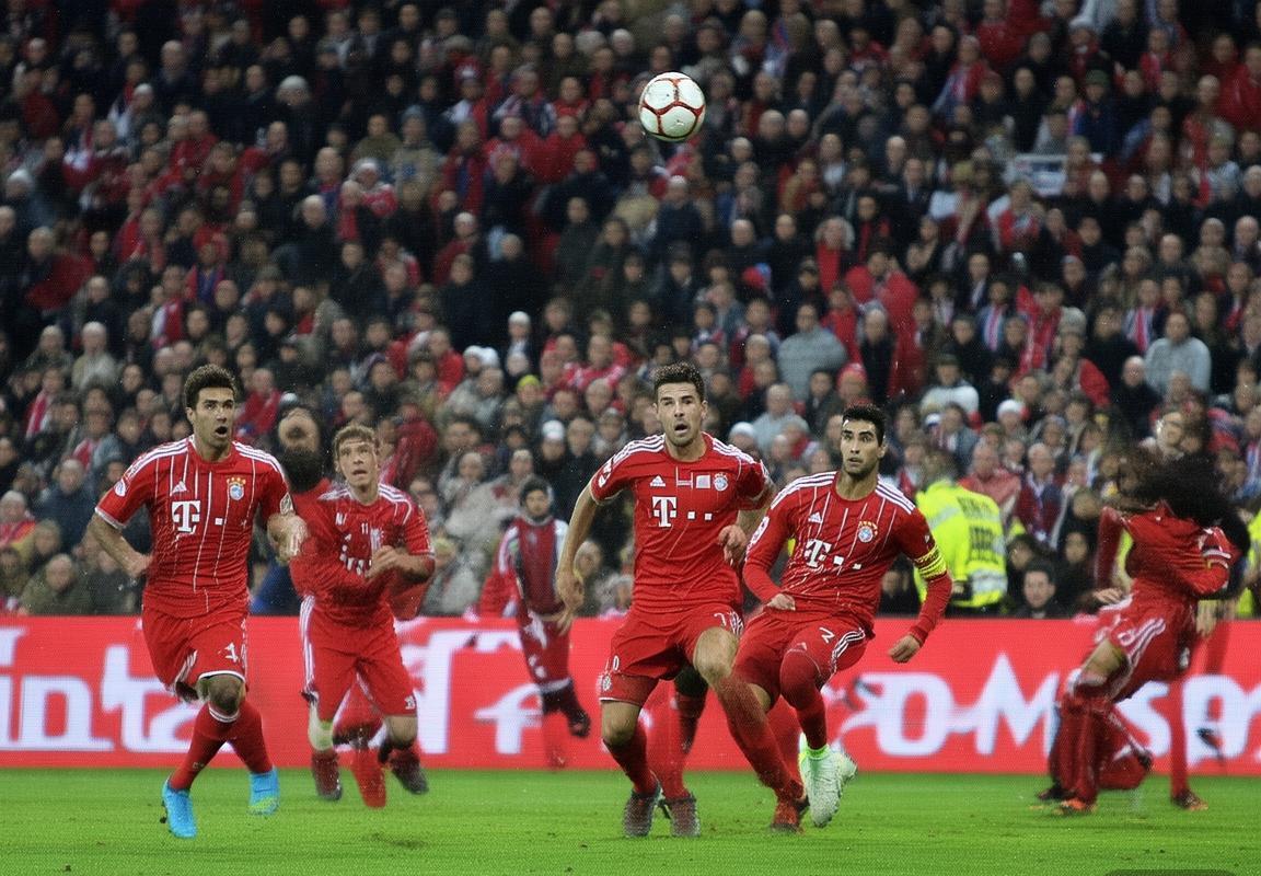 拜仁慕尼黑VS瓦伦西亚：经典对决战术解析与球员亮点(图3)