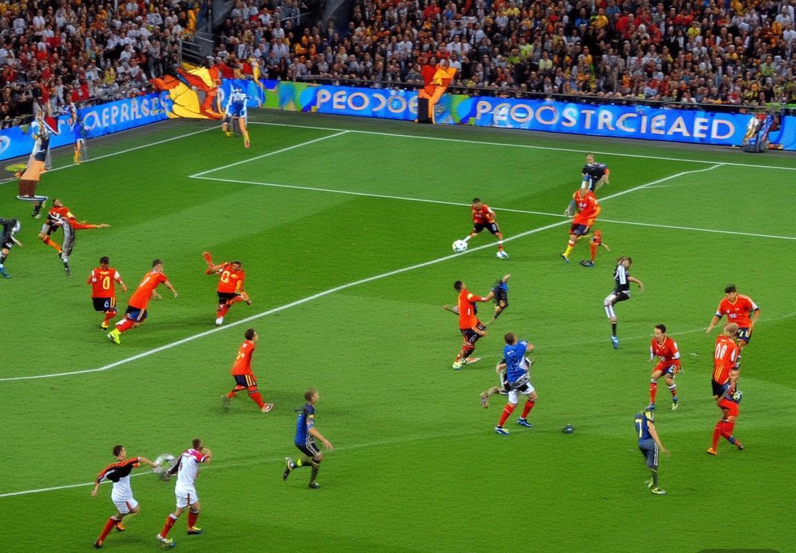 2010世界杯经典对决：西班牙VS德国巅峰之战回顾(图2)